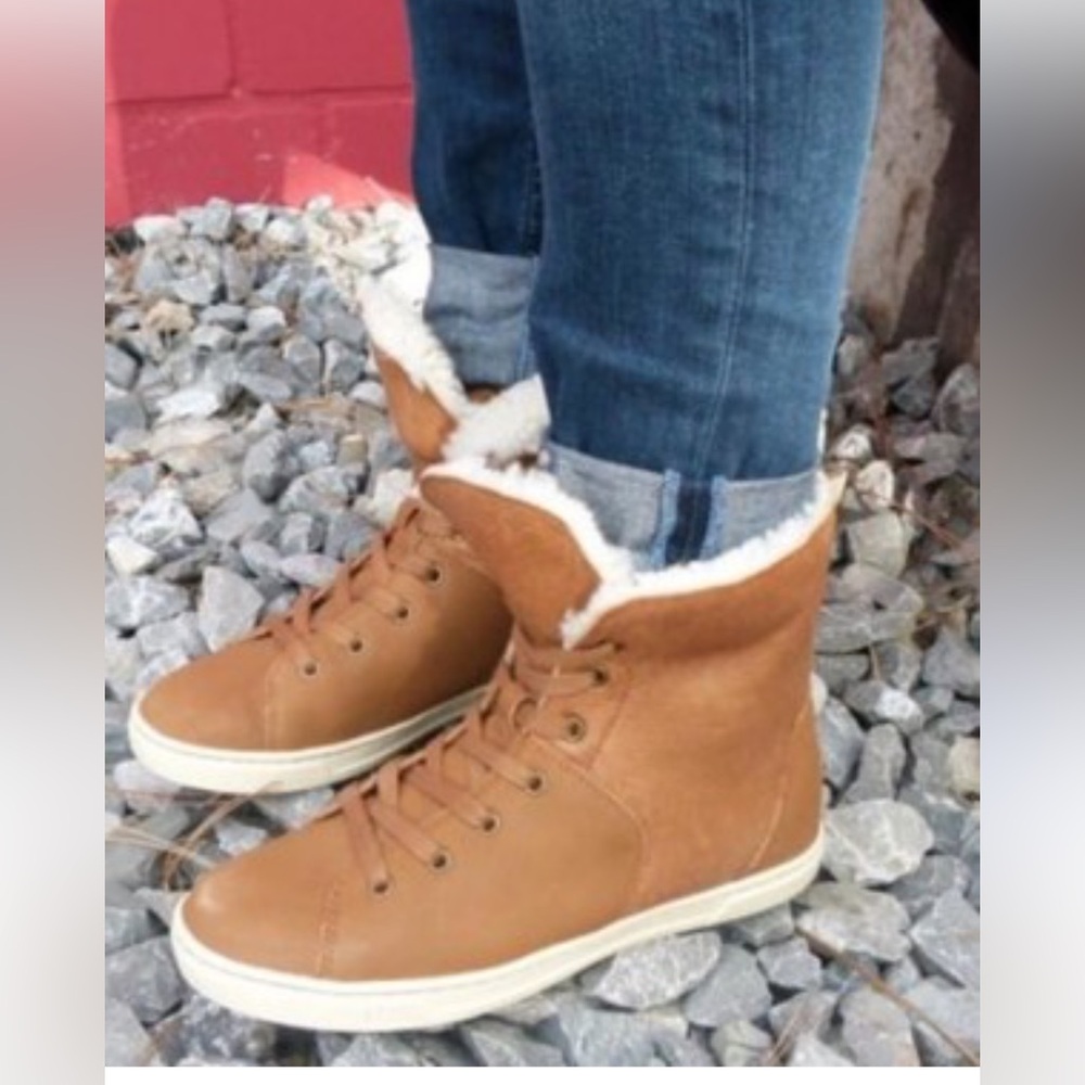 UGG Croft Luxe Sneakers in Tan Shearing Lace up high top size 9 US